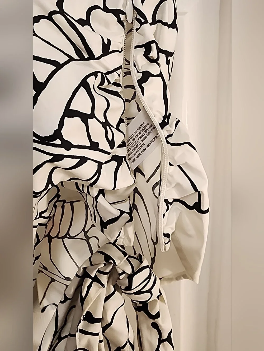 Fe Noel x Target NWT One-Shoulder Black & White Leaf-Print Tie Front Crop Top - Picture 5 of 8